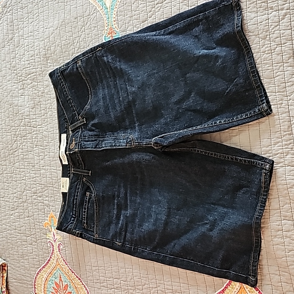 NWT Men's Levi Jean shorts, 34, Dark wash